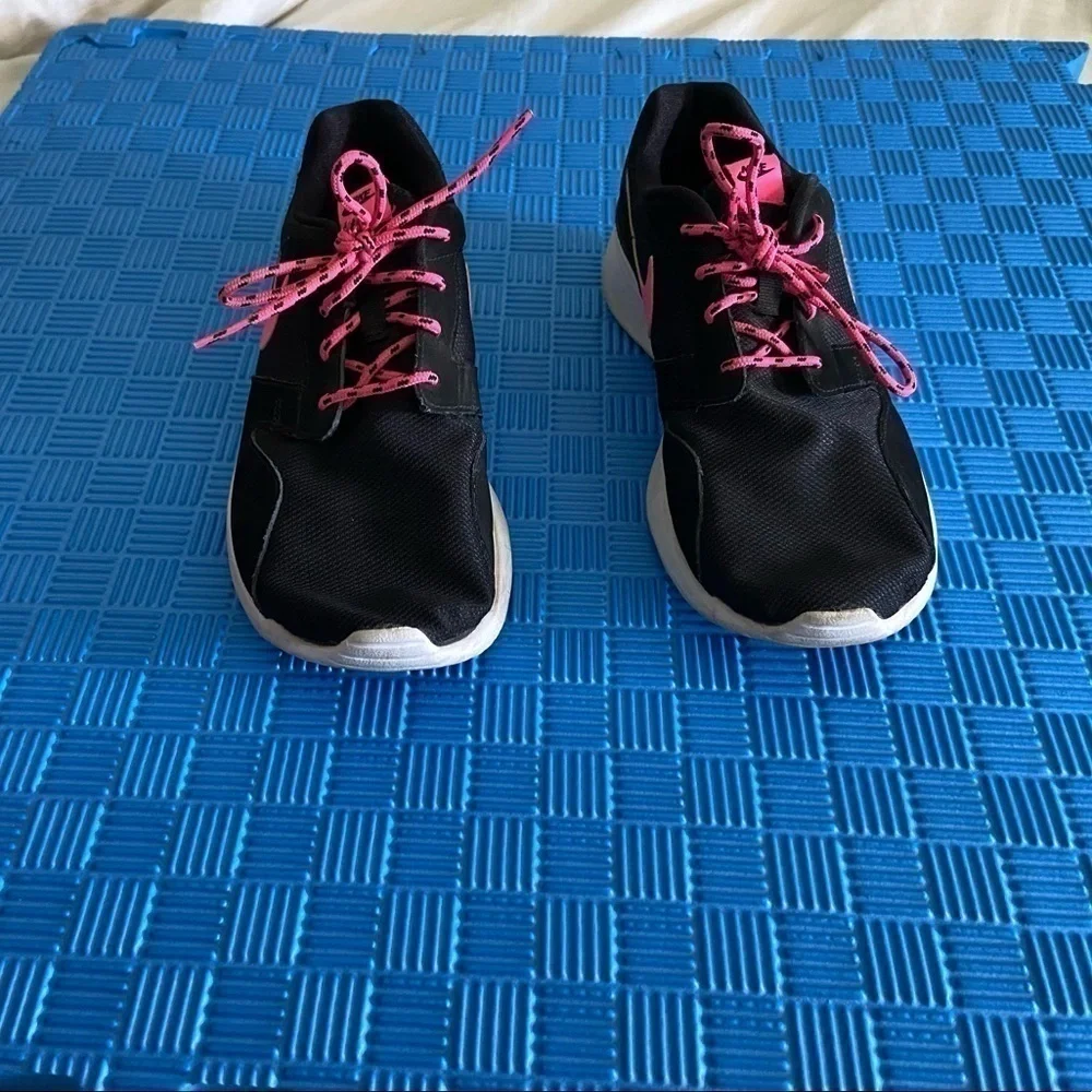 Nike Kaishi (GS) Athletic/ Running Shoes size 6.5Y/ Euro 39